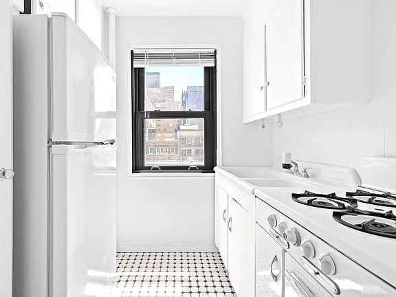 4th image of 54 W 16th St APT 9J