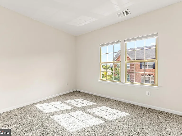 102 S Newkirk St — Photo 14