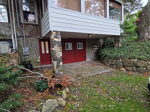2nd image of 22 Riverhead Rd