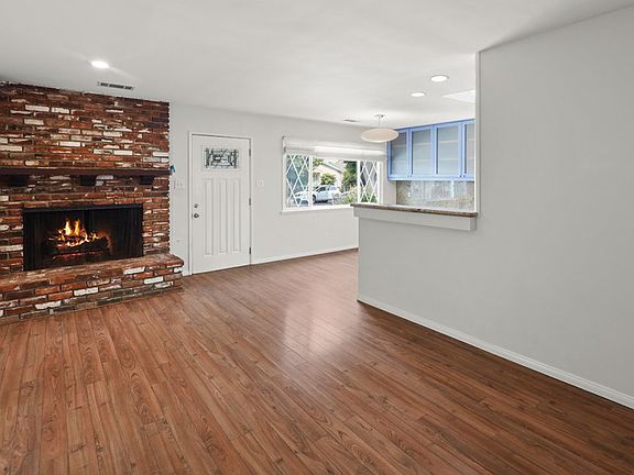 3rd image of 3633 Rosewood Ave