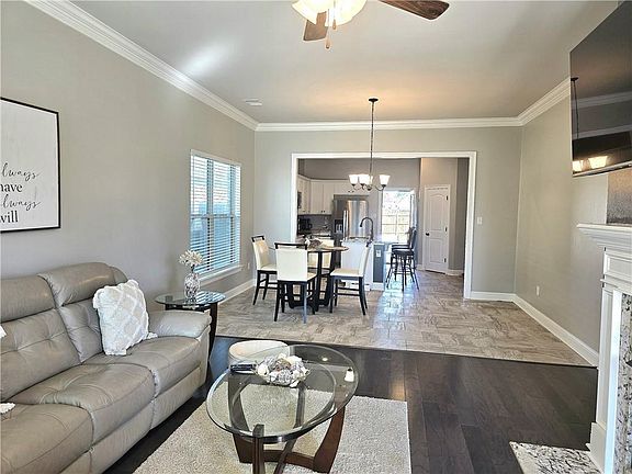 4th image of 633 High Ridge Loop