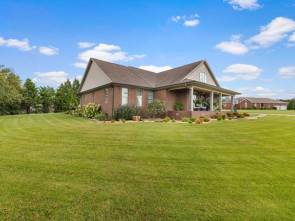 2nd image of 47 Maplewood Cir
