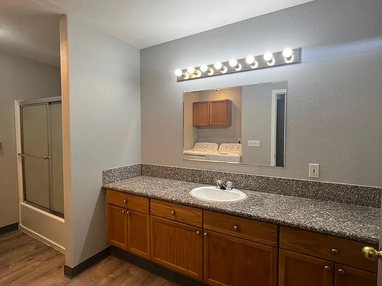 Ascot Place Apartments — Photo 11
