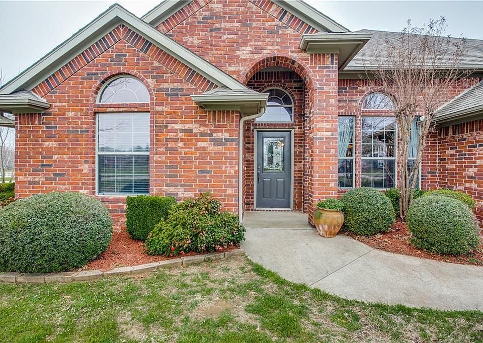1st image of 3708 Vista North Dr