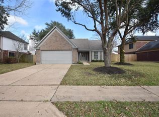 5401 Spring Circle Dr, Pearland, TX 77584
