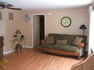 4th image of 167 W Elmwood Ave