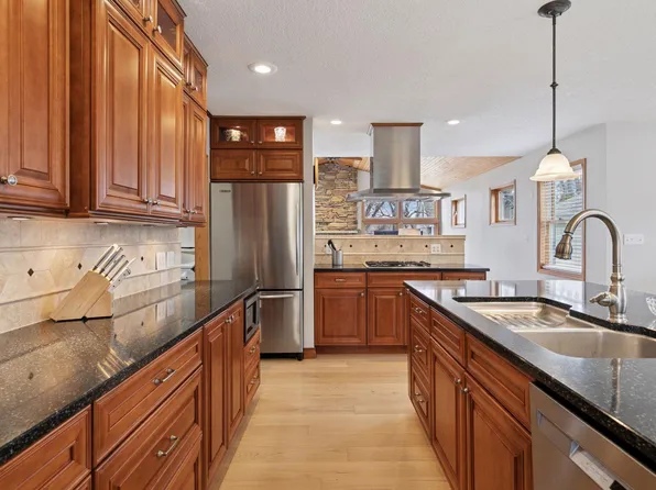 2029 Emerald Ln, Eagan, MN 55122