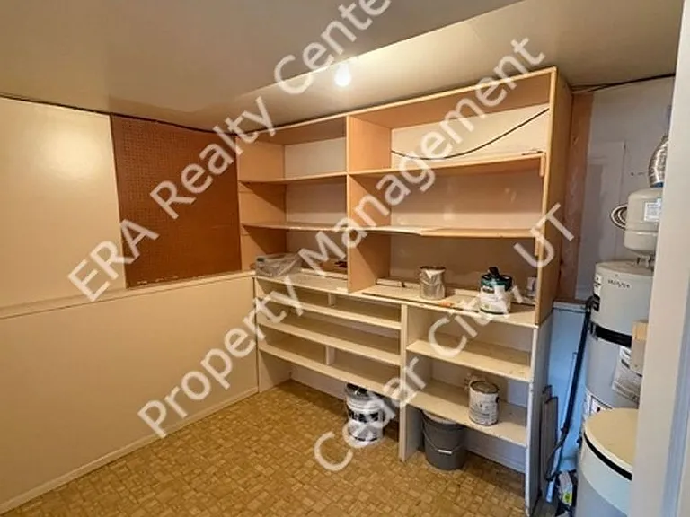 563 S 940 W — Photo 10