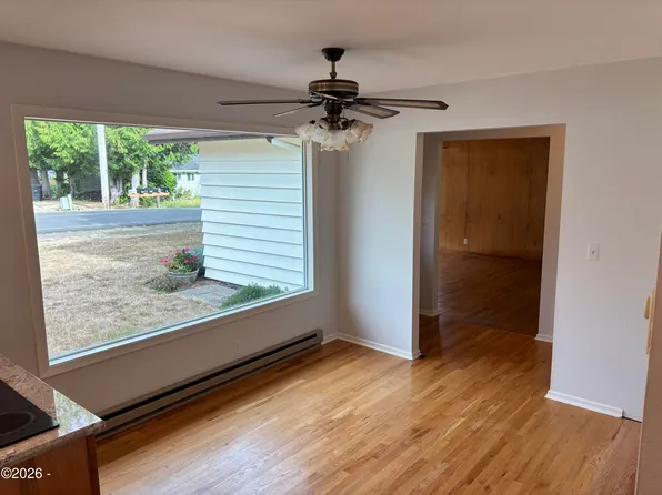 625 S Crestline Dr, Waldport, OR 97394