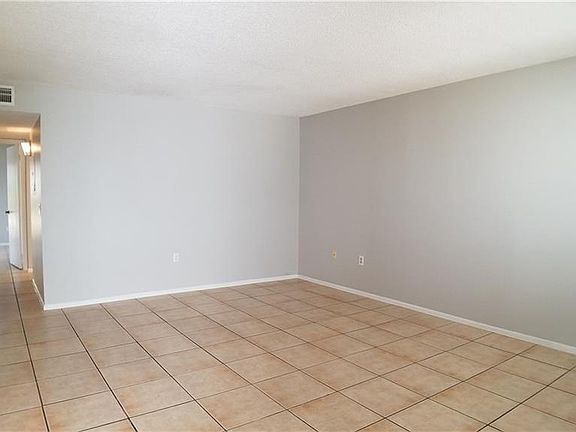 5th image of 2431 Oak Park Way #117