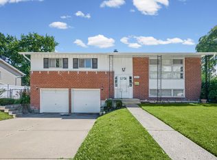 1035 E Plate Dr, Palatine, IL 60074