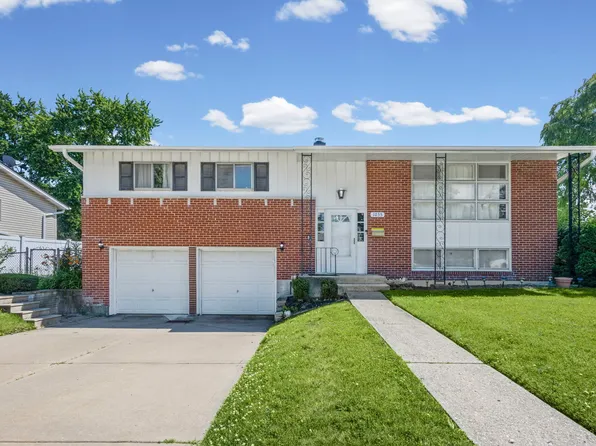 1035 E Plate Dr, Palatine, IL 60074