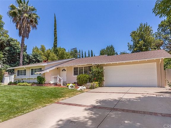 3rd image of 8518 Capistrano Ave