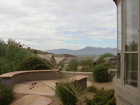 4th image of 204 W Desert Flower Ln