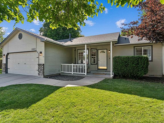 3rd image of 2303 E Oakcrest Dr
