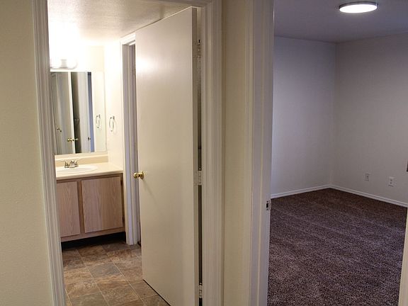 3rd image of 2529 Ferndale Ln APT 204
