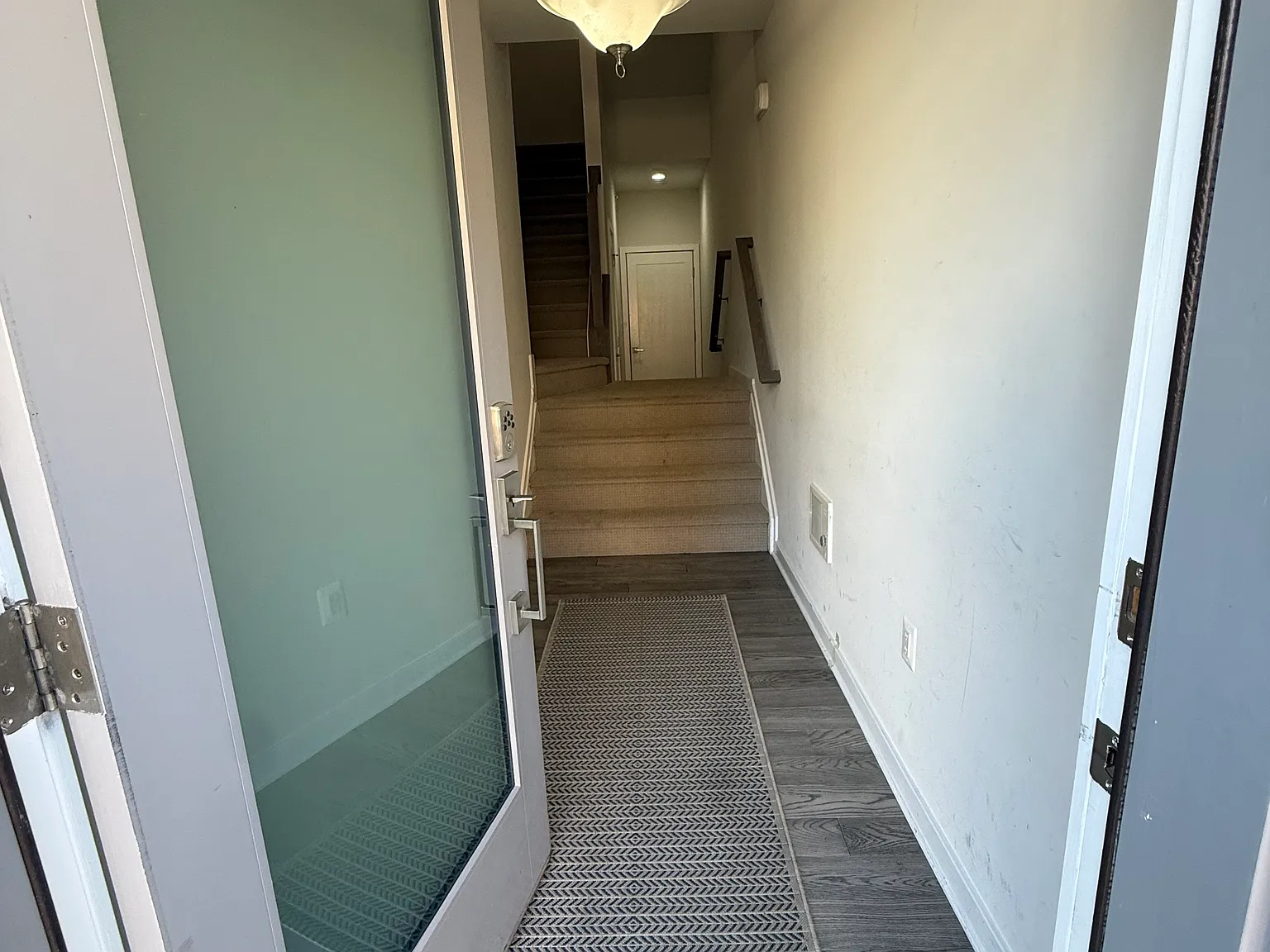 3 bed, 2.5 bath, 2730 sqft, $3,300 — Photo 2