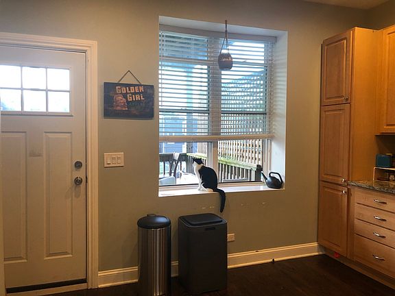 4th image of 3320 W Beach Ave #2