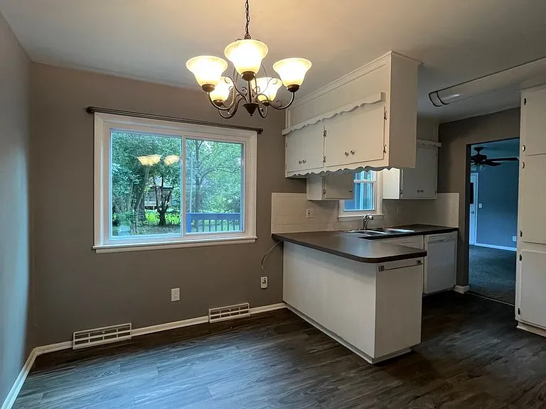 1103 Willow Dr — Photo 4