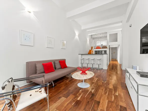 310 East 46th Street image 2 of 12