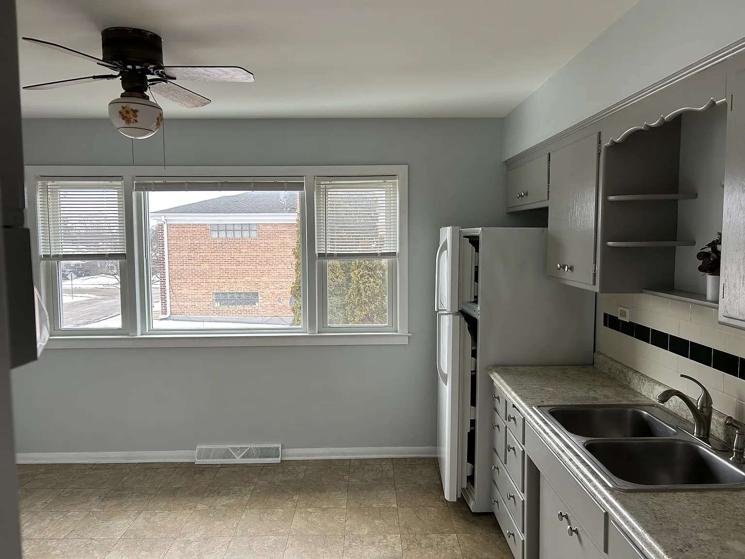 3 bed, 1400 sqft, $2,650 — Photo 2