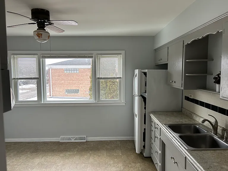 7342 W Carol St #3 — Photo 2