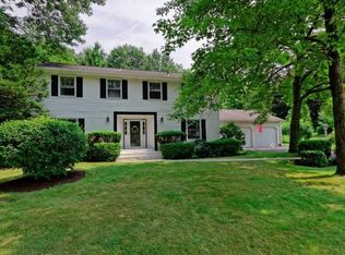 8 Tamarack Ln, Niskayuna, NY 12309