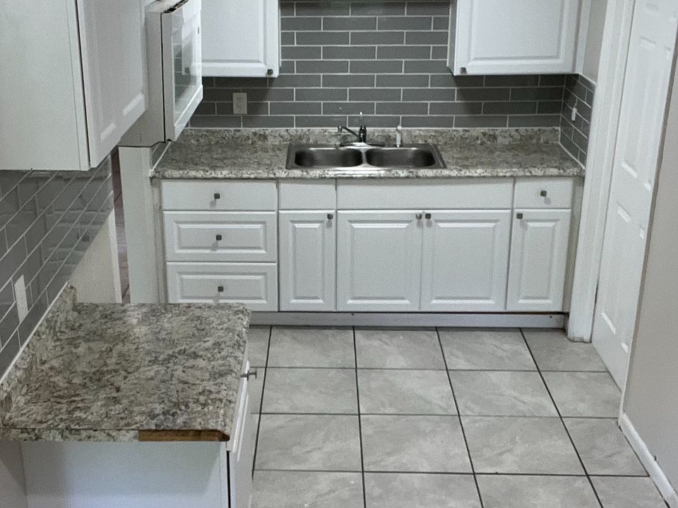 1st image of 3136 Gladys St
