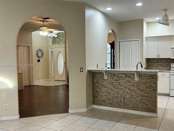 4th image of 3894 Roderigo Ave