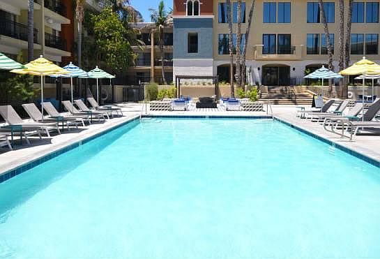 4th image of 4474 Woodman Ave APT 15