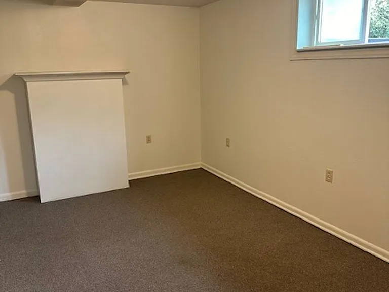 840 Rollins St — Photo 14