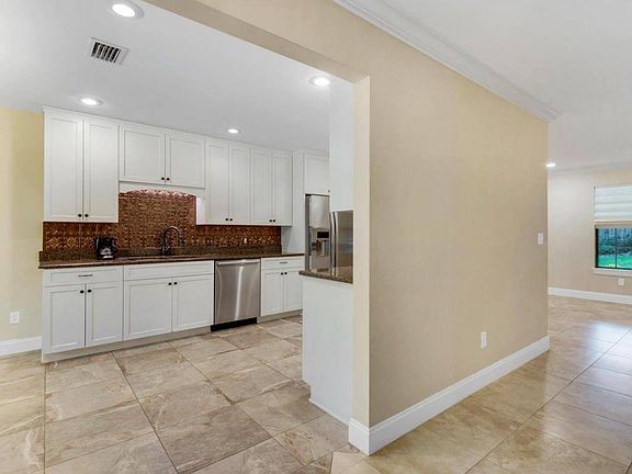 4th image of 101 Seminole Cir