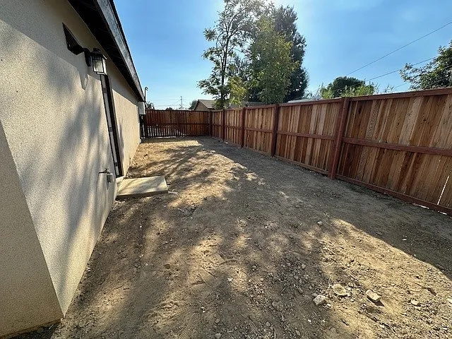 Building Photo - 720 Beverly Dr #A