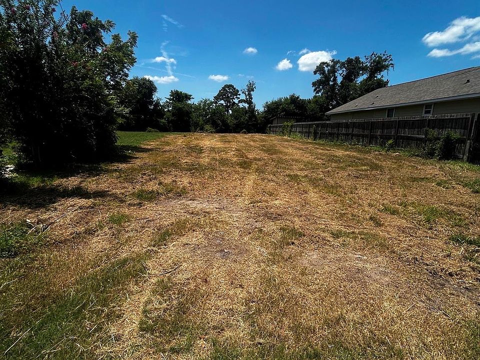 2nd image of 8221 Autumn Ln