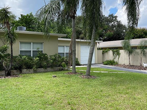 2nd image of 2123 Park Ln #2123