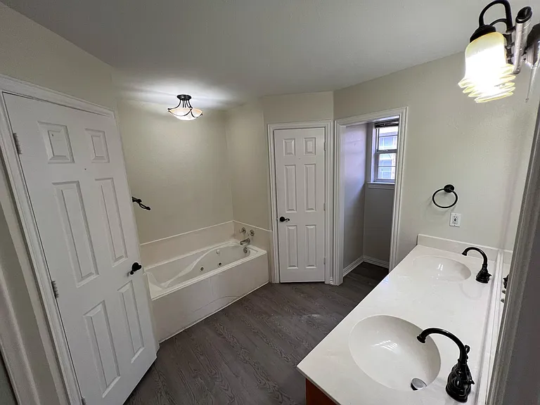 1116 Oak Grove Ln — Photo 10