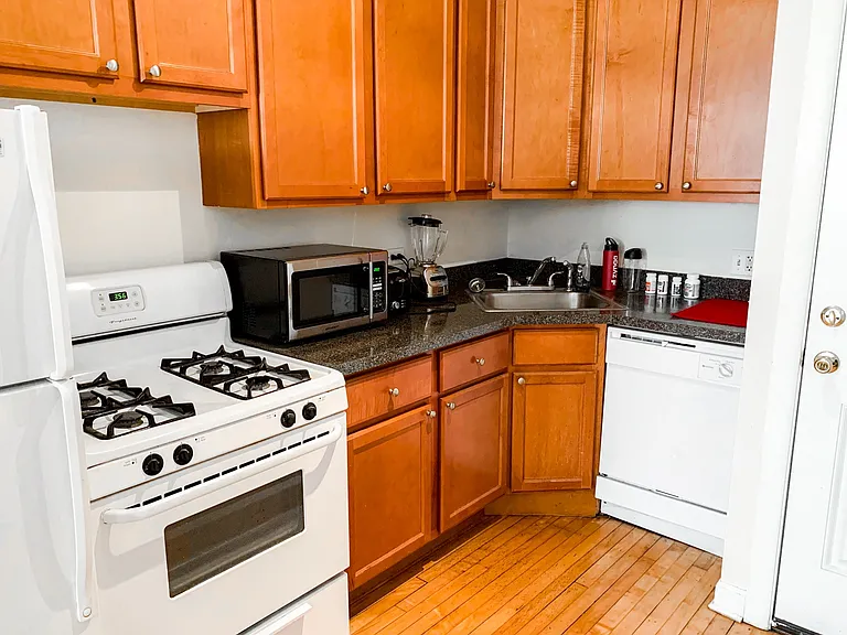 2065 N. Hoyne Ave. — Photo 2