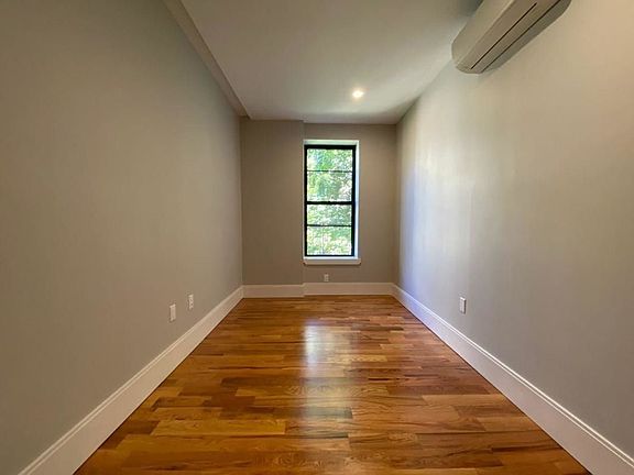 5th image of 245 Sullivan Pl #D8a