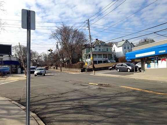 4th image of 25 Putnam Ave