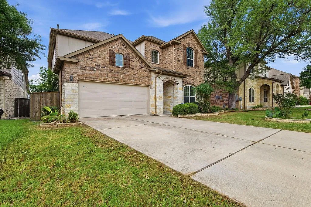 4 bed, 3.0 bath, 3044 sqft, $3,500 — Photo 2
