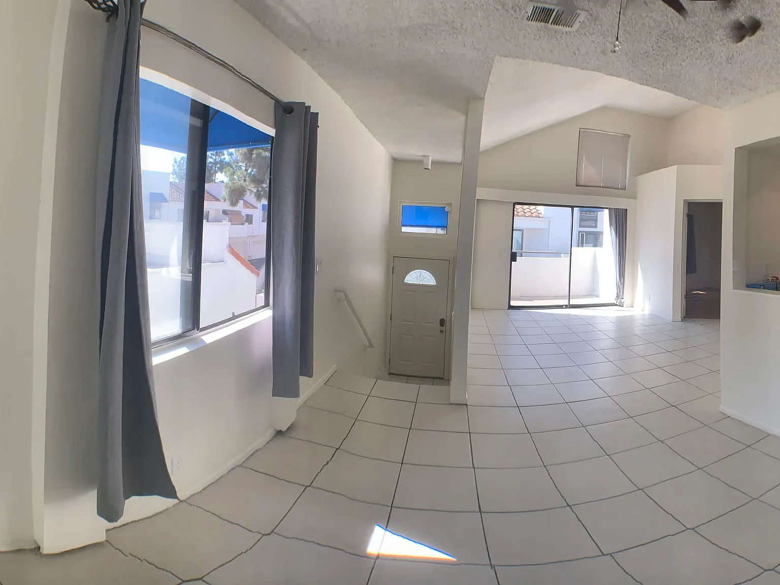 2 bed, 861 sqft, $2,400 — Photo 3