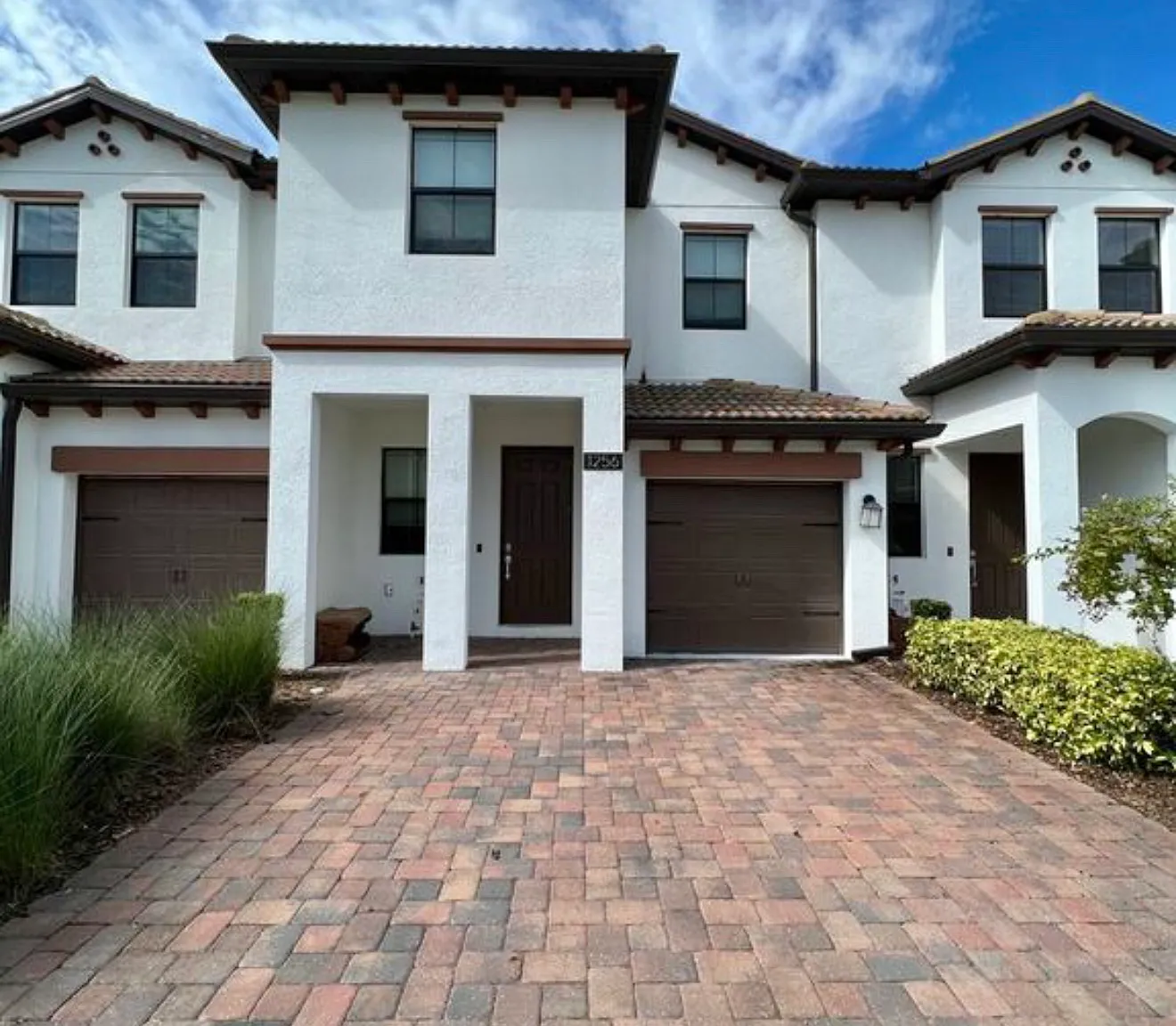 3 bed, 2.5 bath, 1898 sqft, $2,100 — Photo 1