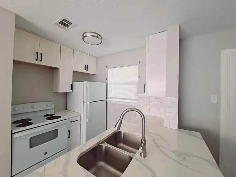 817 Bluebird Dr — Photo 7