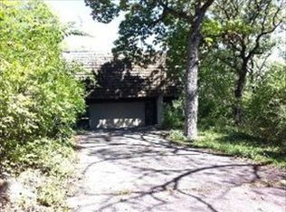 6410 Round Up Rd, McHenry, IL 60050