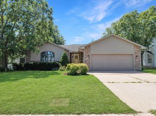1802 Donald Dr, Cedar Falls, IA 50613