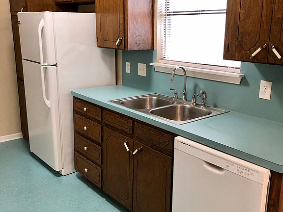4th image of 3701 Robinhood Dr #5D
