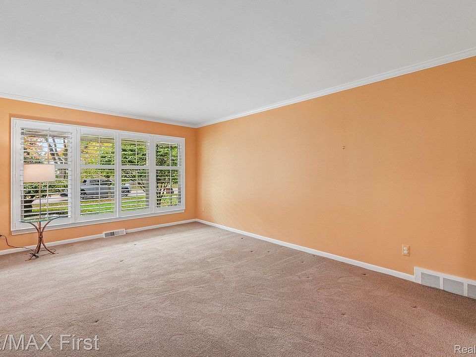 3232 Essex Dr, photo 5