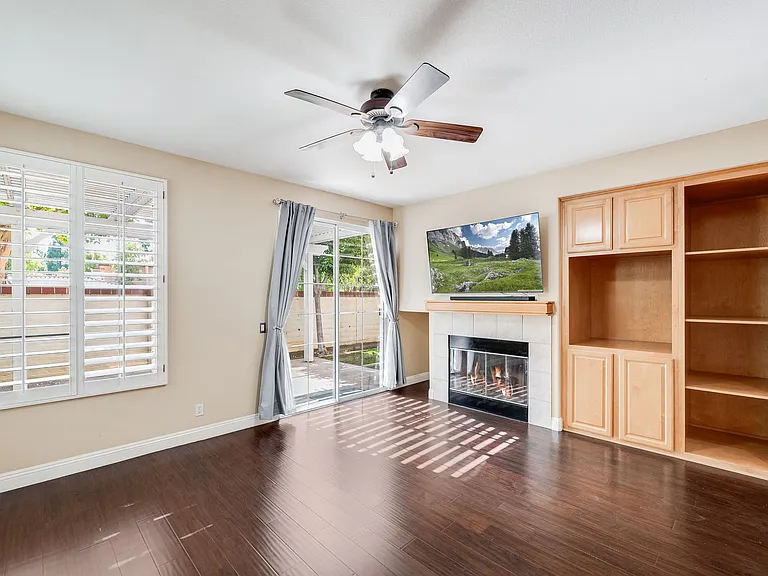 11761 Fricker Ave — Photo 8
