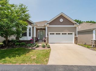 12 Bristol Ln, Rocky River, OH