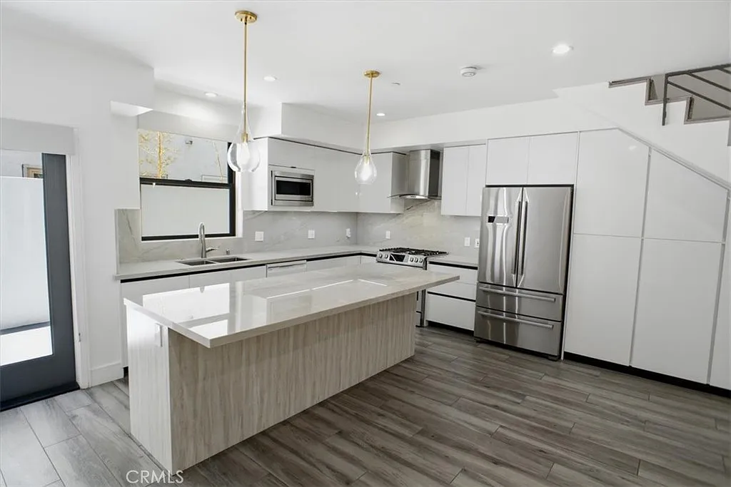 3 bed, 1984 sqft, $5,500 — Photo 4